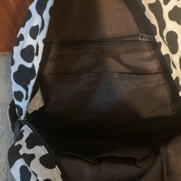 Cow print backpack lots of pocket space - Picture 4 of 4